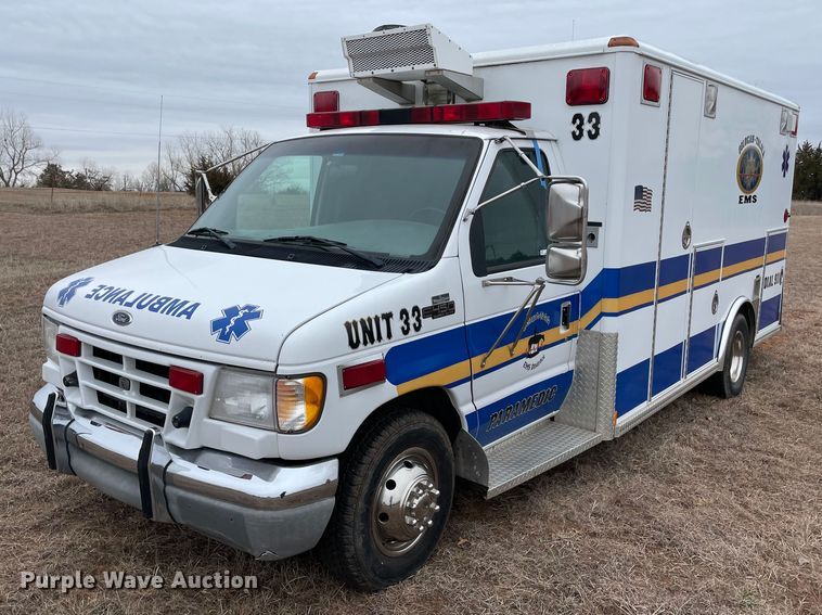 image for item MM9326 2000 Ford E450 Super Duty  ambulance
