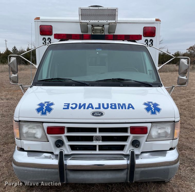 image for item MM9326 2000 Ford E450 Super Duty  ambulance