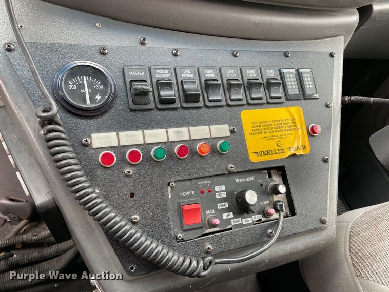 image for item MM9326 2000 Ford E450 Super Duty  ambulance