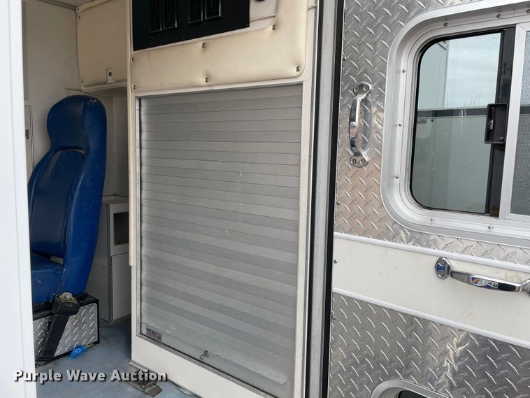 image for item MM9326 2000 Ford E450 Super Duty  ambulance