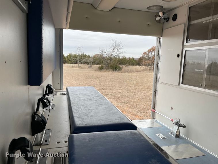 image for item MM9326 2000 Ford E450 Super Duty  ambulance