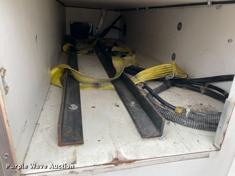 image for item MM9326 2000 Ford E450 Super Duty  ambulance