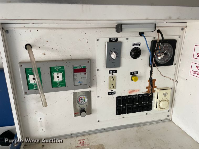 image for item MM9326 2000 Ford E450 Super Duty  ambulance