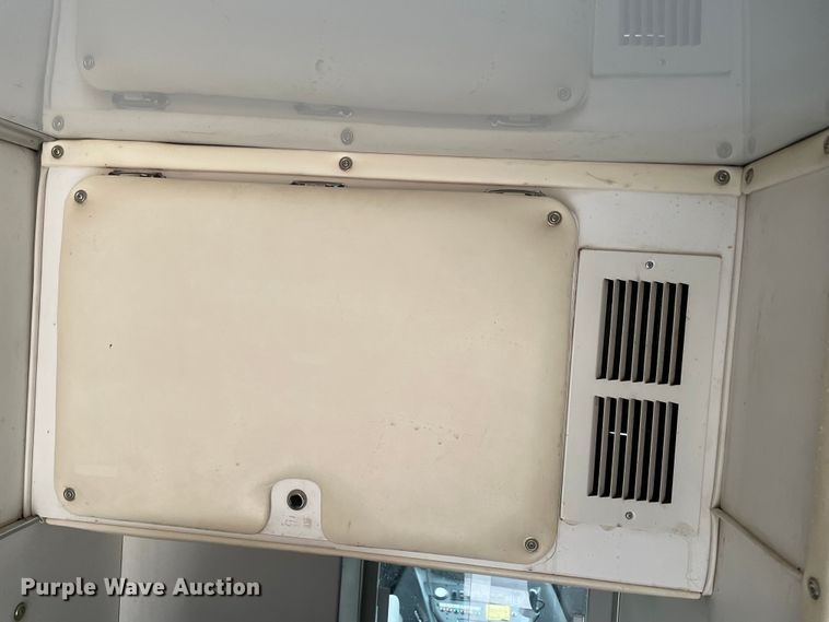 image for item MM9326 2000 Ford E450 Super Duty  ambulance