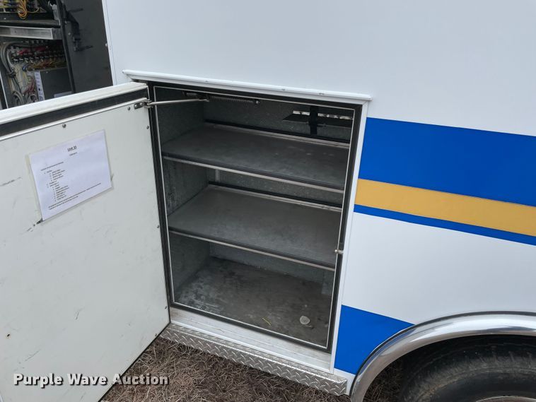 image for item MM9326 2000 Ford E450 Super Duty  ambulance