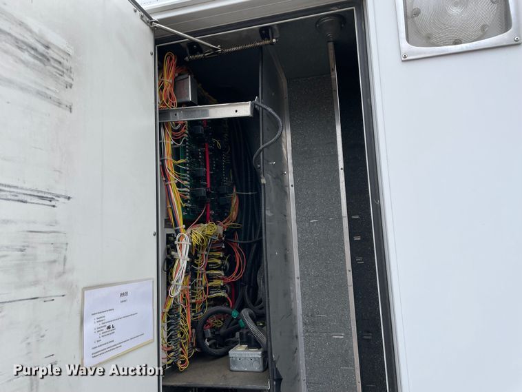 image for item MM9326 2000 Ford E450 Super Duty  ambulance