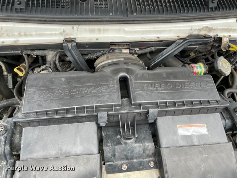 image for item MM9326 2000 Ford E450 Super Duty  ambulance