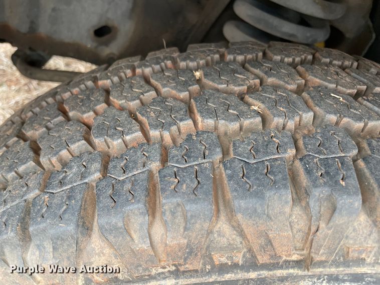 image for item MM9326 2000 Ford E450 Super Duty  ambulance