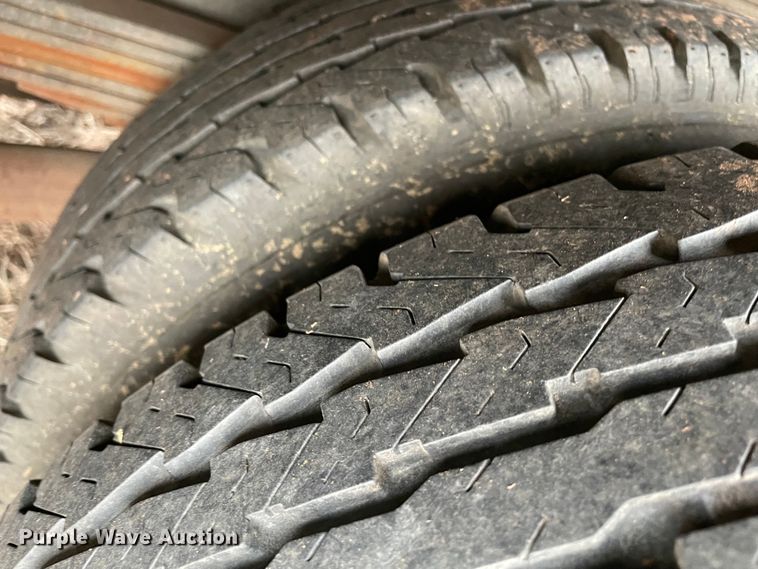 image for item MM9326 2000 Ford E450 Super Duty  ambulance