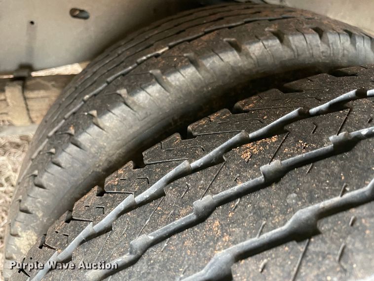 image for item MM9326 2000 Ford E450 Super Duty  ambulance