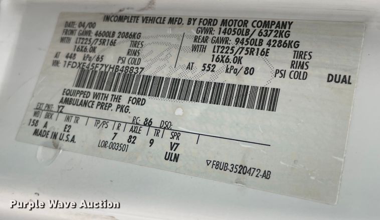 image for item MM9326 2000 Ford E450 Super Duty  ambulance