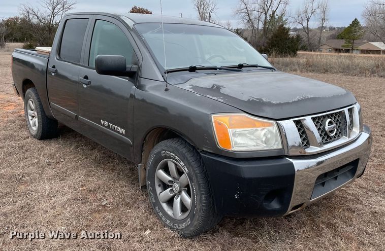 image for item MM9327 2011 Nissan Titan  Crew Cab pickup truck