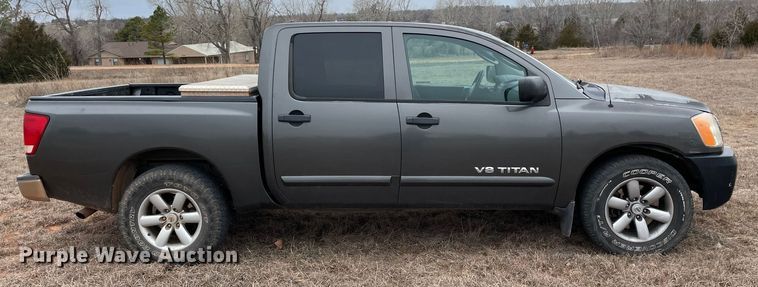 image for item MM9327 2011 Nissan Titan  Crew Cab pickup truck