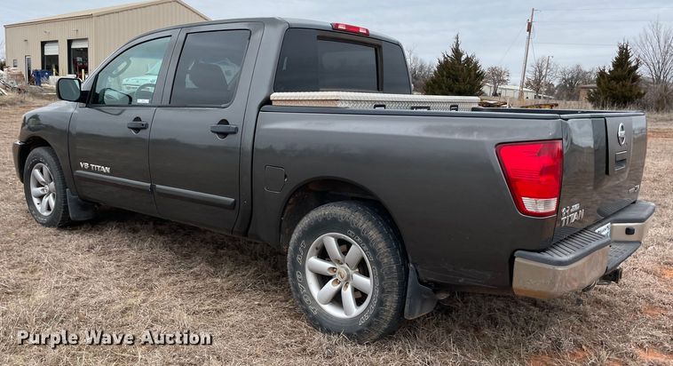 image for item MM9327 2011 Nissan Titan  Crew Cab pickup truck