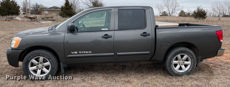 image for item MM9327 2011 Nissan Titan  Crew Cab pickup truck