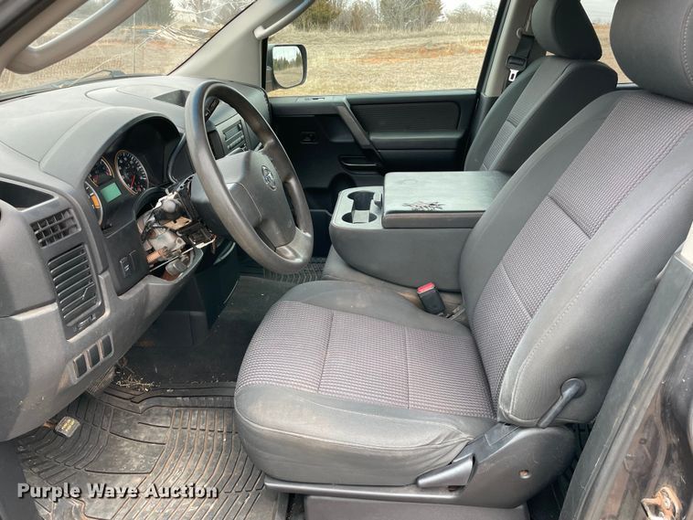 image for item MM9327 2011 Nissan Titan  Crew Cab pickup truck