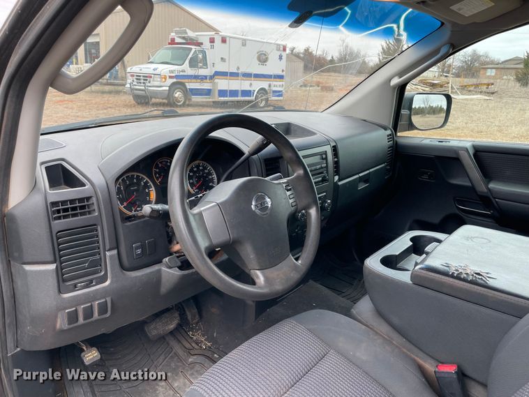 image for item MM9327 2011 Nissan Titan  Crew Cab pickup truck