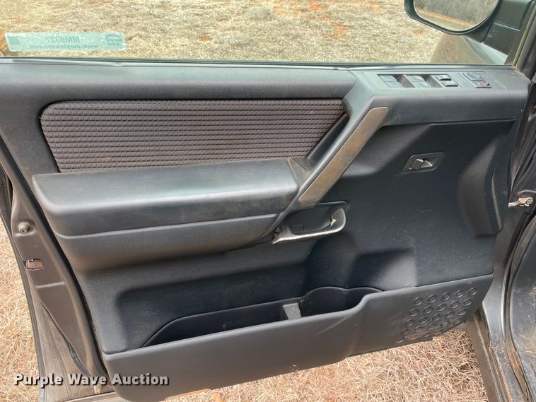 image for item MM9327 2011 Nissan Titan  Crew Cab pickup truck