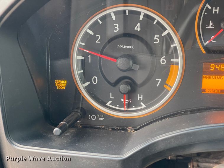 image for item MM9327 2011 Nissan Titan  Crew Cab pickup truck