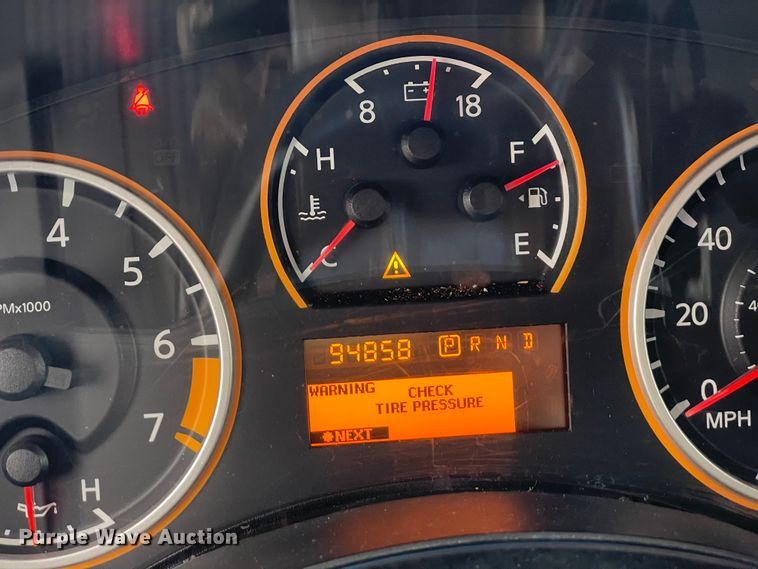 image for item MM9327 2011 Nissan Titan  Crew Cab pickup truck