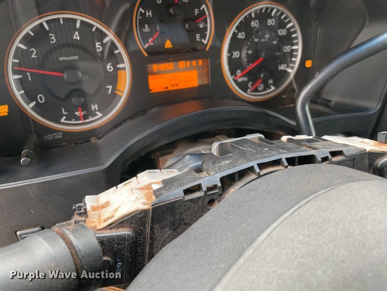 image for item MM9327 2011 Nissan Titan  Crew Cab pickup truck