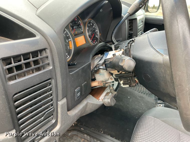 image for item MM9327 2011 Nissan Titan  Crew Cab pickup truck