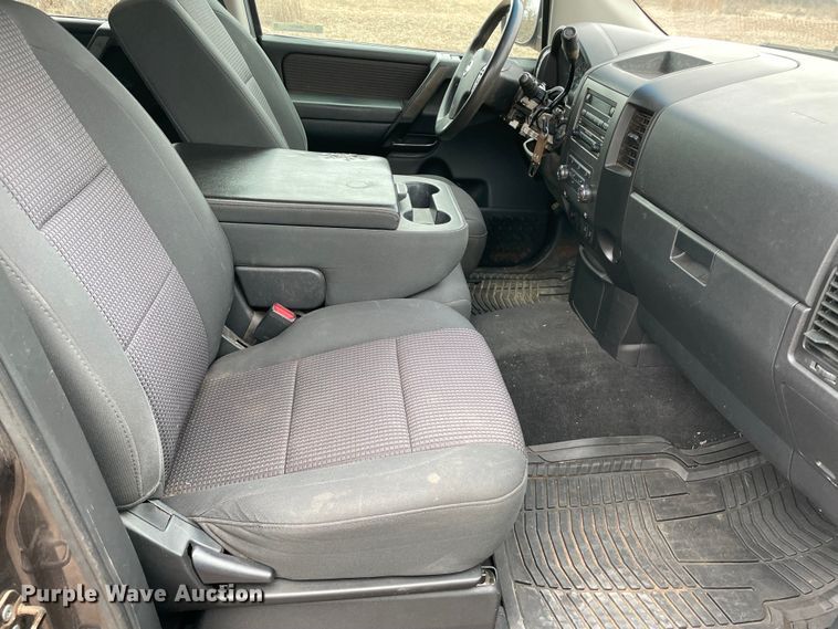 image for item MM9327 2011 Nissan Titan  Crew Cab pickup truck