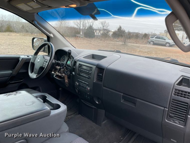 image for item MM9327 2011 Nissan Titan  Crew Cab pickup truck