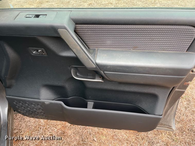 image for item MM9327 2011 Nissan Titan  Crew Cab pickup truck