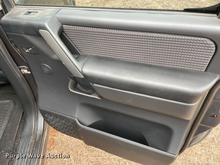 image for item MM9327 2011 Nissan Titan  Crew Cab pickup truck