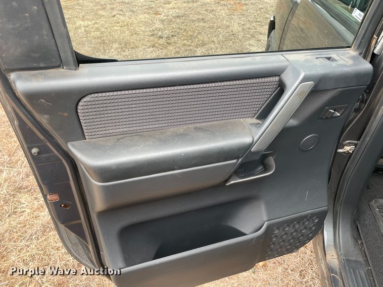 image for item MM9327 2011 Nissan Titan  Crew Cab pickup truck