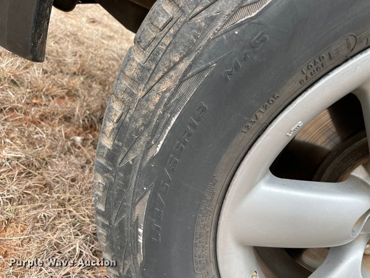 image for item MM9327 2011 Nissan Titan  Crew Cab pickup truck