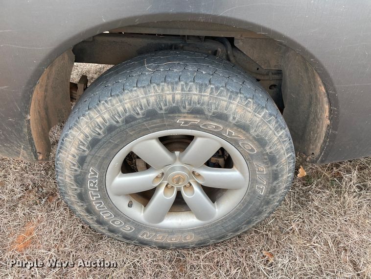 image for item MM9327 2011 Nissan Titan  Crew Cab pickup truck