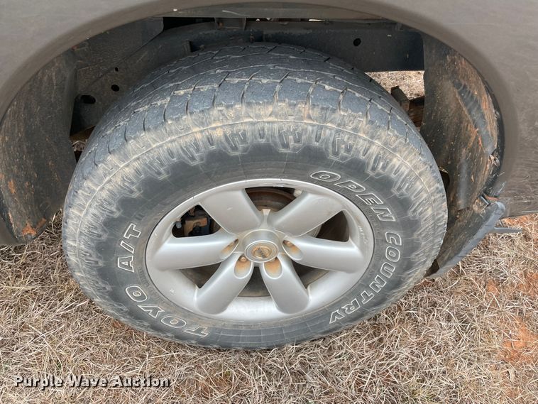 image for item MM9327 2011 Nissan Titan  Crew Cab pickup truck