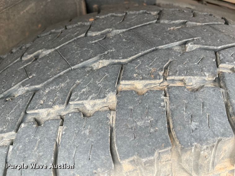 image for item MM9327 2011 Nissan Titan  Crew Cab pickup truck