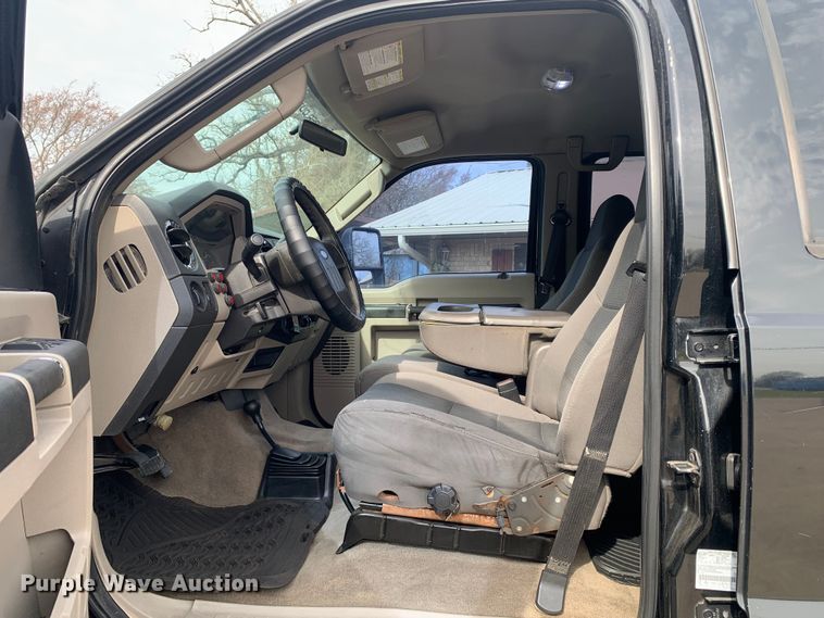 image for item MM9752 2009 Ford F250 Super Duty  Crew Cab pickup truck