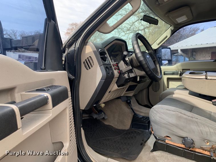 image for item MM9752 2009 Ford F250 Super Duty  Crew Cab pickup truck