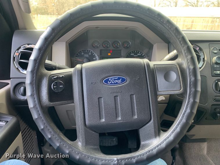 image for item MM9752 2009 Ford F250 Super Duty  Crew Cab pickup truck