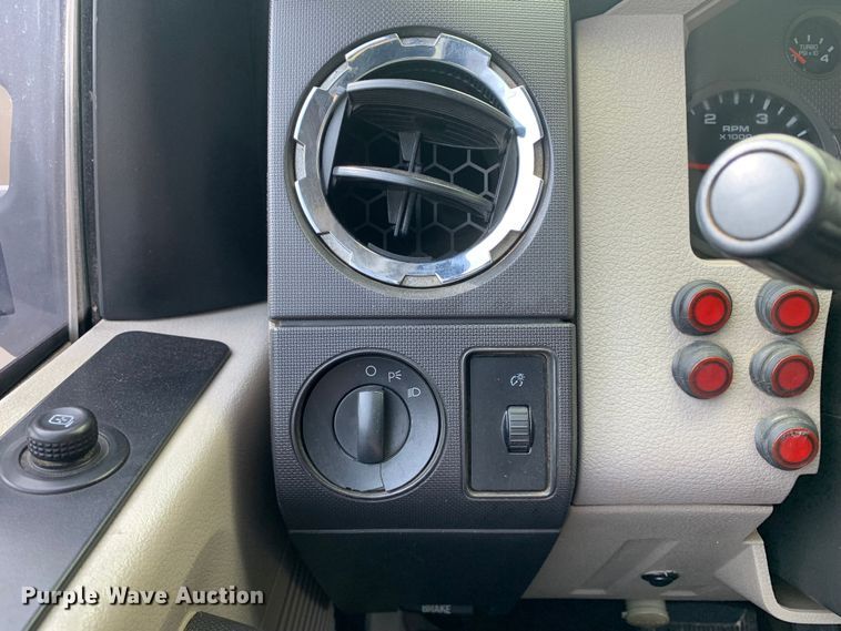 image for item MM9752 2009 Ford F250 Super Duty  Crew Cab pickup truck