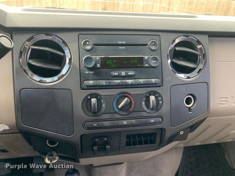 image for item MM9752 2009 Ford F250 Super Duty  Crew Cab pickup truck