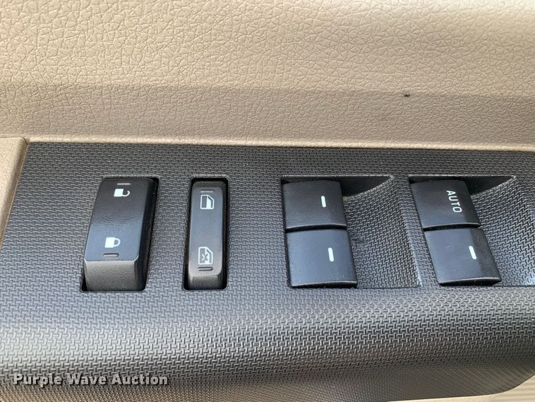 image for item MM9752 2009 Ford F250 Super Duty  Crew Cab pickup truck