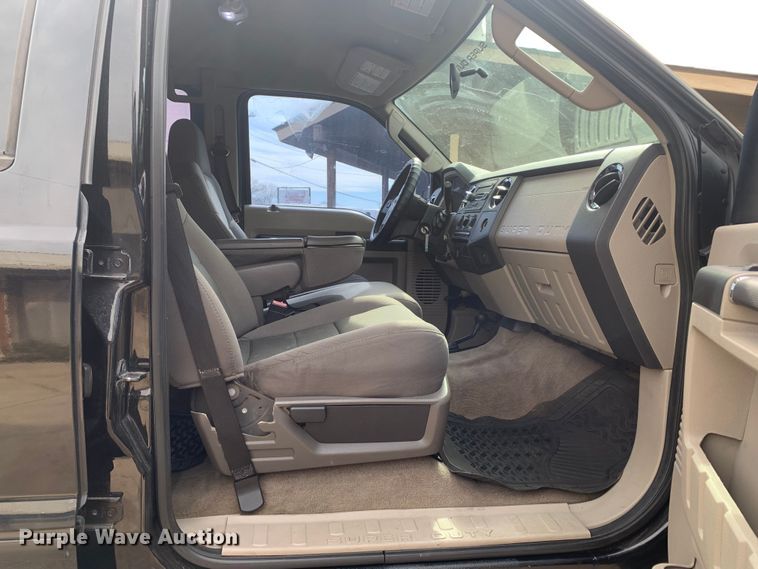 image for item MM9752 2009 Ford F250 Super Duty  Crew Cab pickup truck