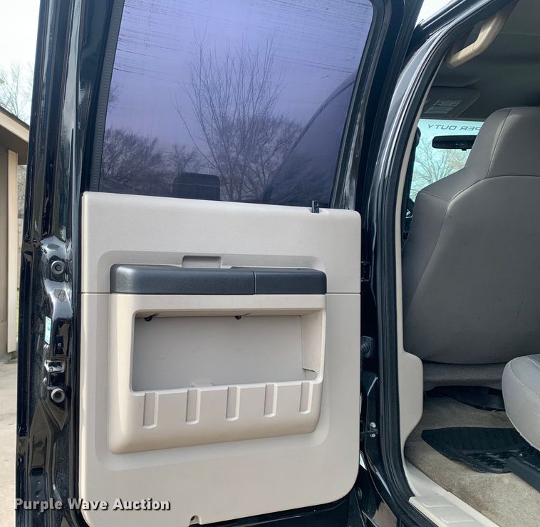 image for item MM9752 2009 Ford F250 Super Duty  Crew Cab pickup truck