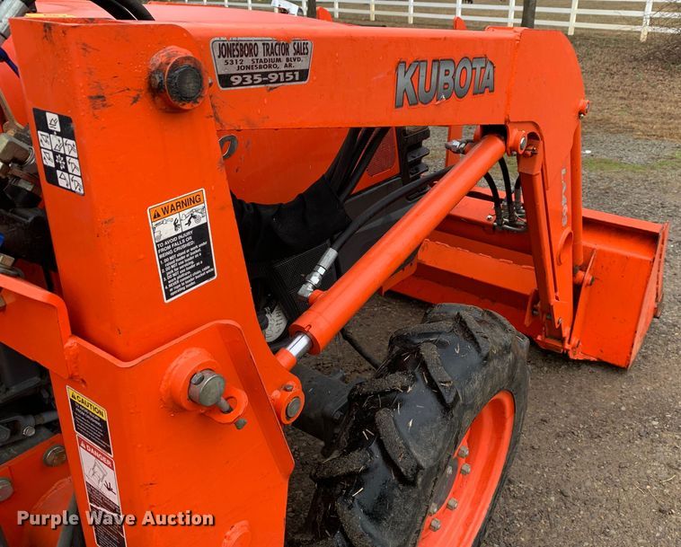 image for item MM9773 Kubota L2800  MFWD tractor