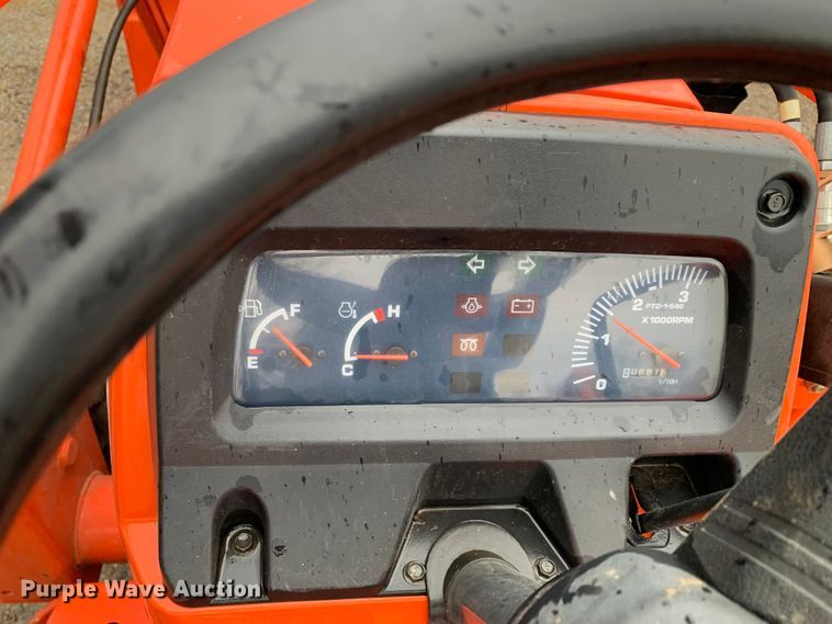 image for item MM9773 Kubota L2800  MFWD tractor