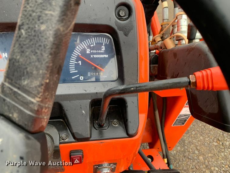 image for item MM9773 Kubota L2800  MFWD tractor