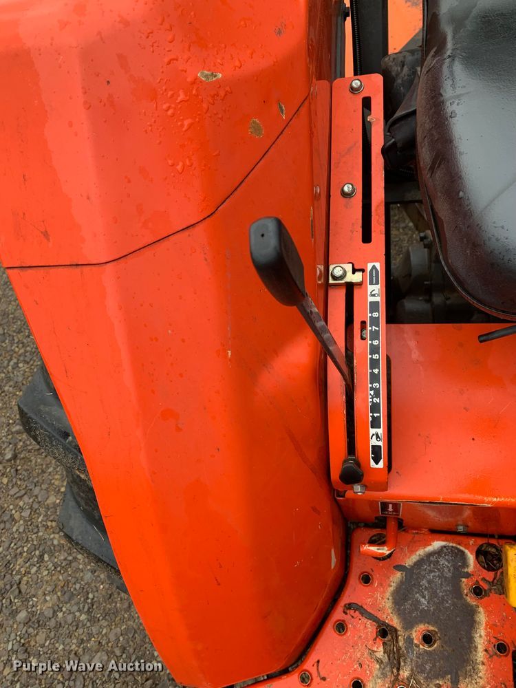 image for item MM9773 Kubota L2800  MFWD tractor