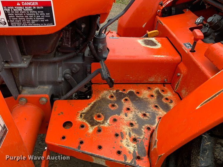 image for item MM9773 Kubota L2800  MFWD tractor