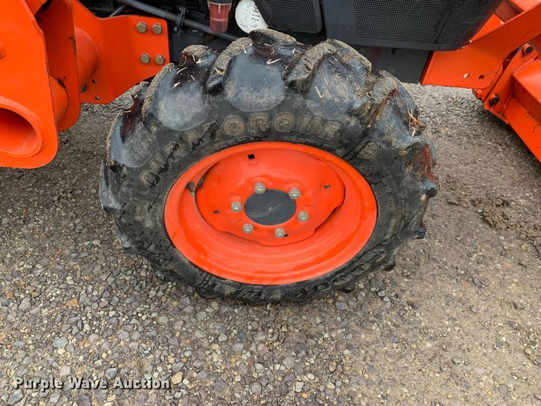 image for item MM9773 Kubota L2800  MFWD tractor