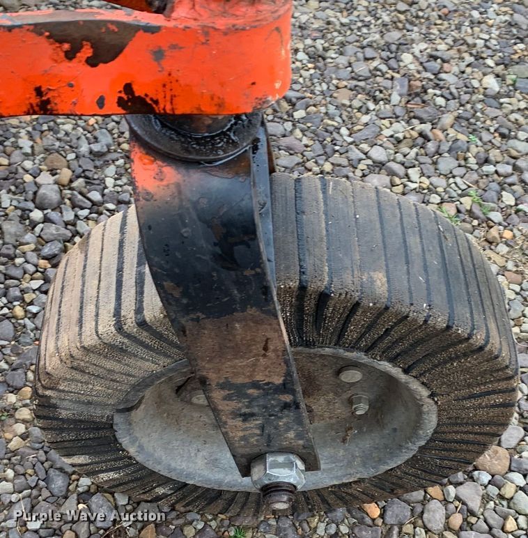 image for item MM9773 Kubota L2800  MFWD tractor